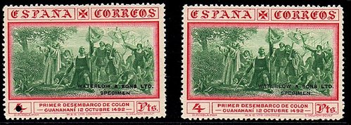 Dos ejemplares de las 'muestras comerciales' del 4 pesetas del Desembarco de Colón,<br />uno de ellos sin el pequeño taladro inutilizando el valor facial
