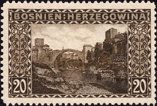 1906_Bosnia_20_Viejo puente de Mostar.jpg
