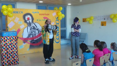 2017-05-03. PDF_CORREOS_reparte_sonrisas_en_el_Hospital_Infanta_Sofía_(San_Sebastian_de_los_Reyes). Imagen. Baja.jpg