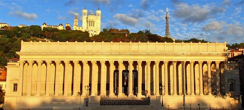 Palacio de Justicia histórico de Lyon_.jpg