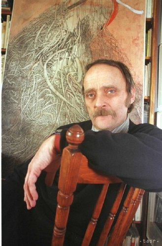 El artista Dušan Kállay hace unos años en su estudio