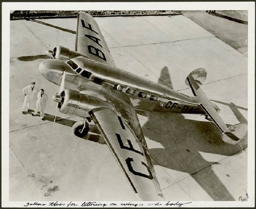 Una de las fotografías del avión utilizadas por Herbert Schwartz para el diseño final de este sello