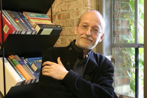 Enzo Finger, diseñador de esta emisión conjunta de 2005