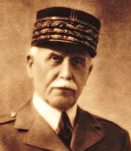 Fotografía de Pétain similar a la usada por Jules Piel para el diseño de su sello de 1941
