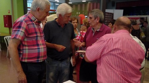 Jordi Pàmies, melic, cursus y jotaele de espaldas.
