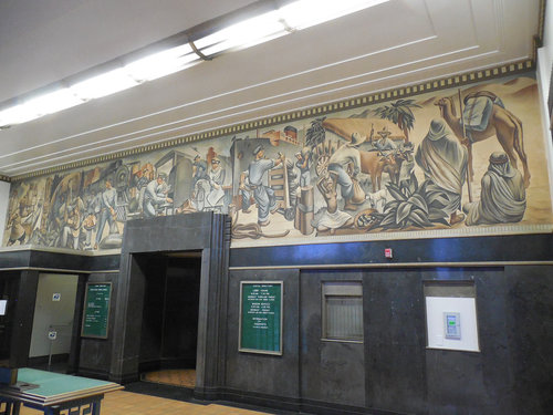 Imagen del interior de San Pedro Post Office, en California, donde podemos ver la pintura completa de Fletcher Martin