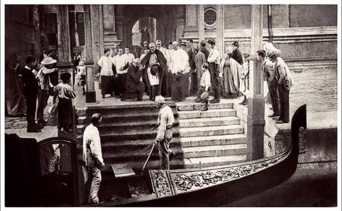 Una de las fotografías que inspiran a Dabrowska para el diseño del sello de la partida de Venecia del futuro Papa Pío X