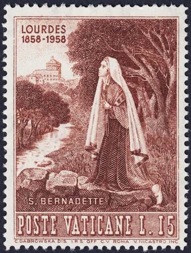 La Santa Bernadette. Sello de 15 liras. Vaticano, 1958. Grabado de Vittorio Nicastro