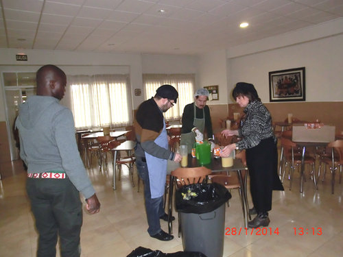9-Preparando mesa-comedor-2 (1).JPG