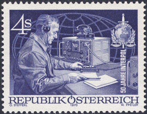 Cincuenta años de Interpol, Austria, 1973, calcografía. Grabado de Werner Pfeiler