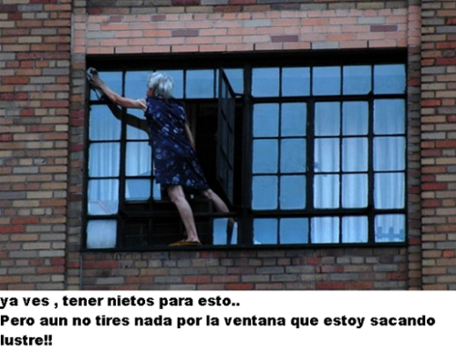 abuela-limpiando-ventana-1 - copia.png