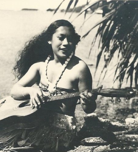 Fotografía de la muchacha nativa que inspira a Mazelin el diseño del sello que mostramos a continuación