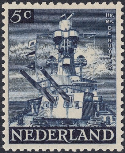 El crucero de la Armada Real neerlandesa &quot;De Ruyter&quot;, Países Bajos, 1944. Sello grabado por A. B. Hill, de Bradbury Wilkinson &amp; Co. Ltd