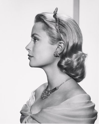 Grace Kelly de perfil captada por Yousuf Karsh en la misma sesión fotográfica de 1956