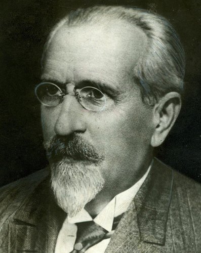 Fotografía de Ferdinand Hanusch (1866-1923) similar a la utilizada por Otto Stefferl para su diseño, aunque también pudo crear un retrato propio a partir de varias instantáneas