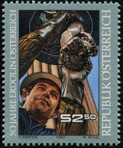 Austria, 1980, cincuenta años de la producción austríaca de petróleo. Diseño de Otto Stefferl y grabado de Wolfgang Seidel. Impresión en huecograbado y calcografía