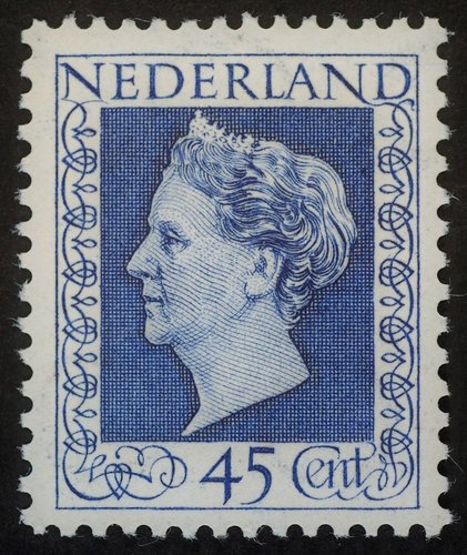 Año 1948, Guillermina de los Países Bajos, uno de los tres valores calcográficos de la última serie básica de esta Reina. Diseño y grabado de Sem Hartz