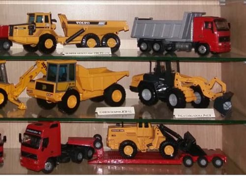 Sevilla. 2018-10-31 al 04-11. Exfilna 2018. ECC2018. Fundación Cajasol. Otros coleccionismos. Gigantes de la construcción 3.jpg