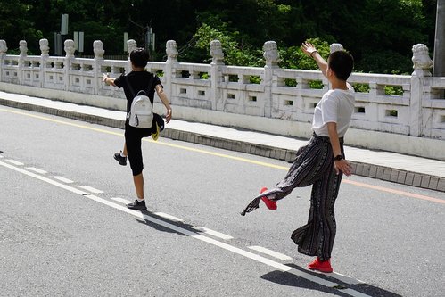 walk-2797957_960_720.jpg