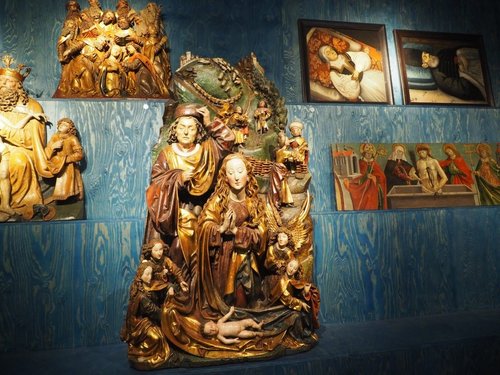 1995_Eslovaquia_Natividad de Hlohovec_Narodenie (Narodenie Ježiša z Hlohovca)_talla gótica.jpg