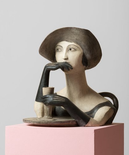 &quot;Dívka s absintem&quot; (Chica con absenta, 1924), de Bedřich Stefan; arcilla policromada. Galería Nacional, Praga