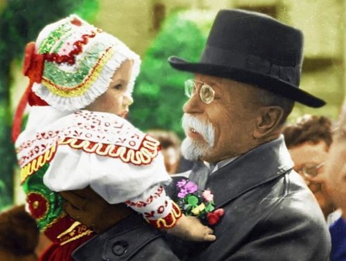 La famosa fotografía atribuida a Jano Šrámek en color