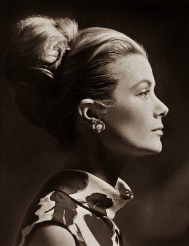 Fotografía de Grace Kelly escogida por Slania para el diseño del sello de Mónaco de 1983, después grabado con esmero y genio por el maestro polaco