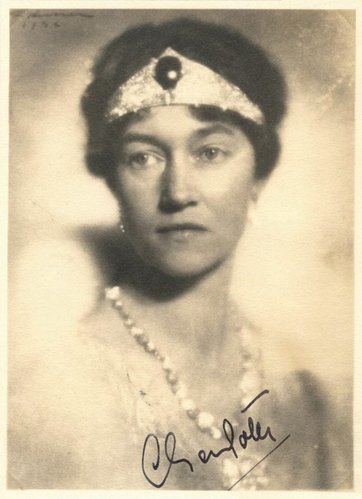 Fotografía utilizada por Savage a principios de los años treinta para su soberbio retrato de la Gran Duquesa Charlotte de Luxemburgo