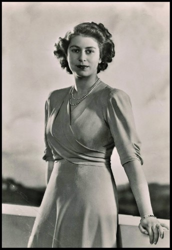 Fotografía de la joven princesa Isabel realizada por Dorothy Wilding en 1947, y elegida unos meses después para el diseño del sello canadiense de 1948 por Herman Herbert Schwartz