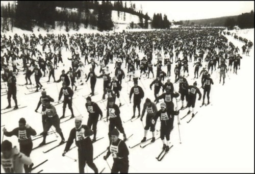 Fotografía de Göran Algård de la que partió Slania para crear uno de sus mejores sellos