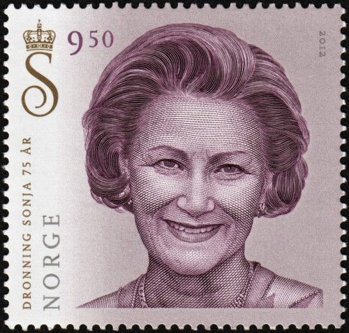 Noruega, 2012, Reina Sonia. Sello diseñado y grabado por Sverre Morken. Impresión mixta en calcografía y offset (Enschedé)