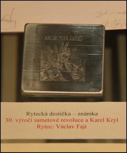 Placa original grabada a buril por Václav Fajt para el sello de la hojita (imagen procedente de la página www.kf0015.cz)