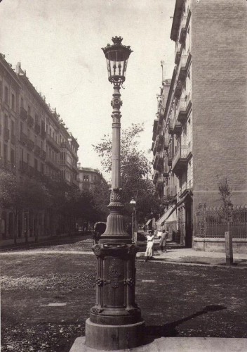 026B Buzón farola de correos en el Ensanche..jpg