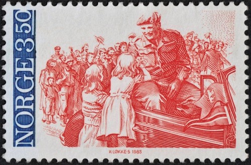 Noruega, 1985, 40 Aniversario de la liberación de Noruega tras la ocupación alemana. Sello diseñado y grabado por Knut Løkke-Sørensen. Impresión en calcografía