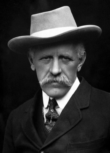 Fotografía de Nansen fechada en 1923, y que Løkke-Sørensen utilizó en el proceso de diseño del sello que Noruega emitió del explorador en 1982