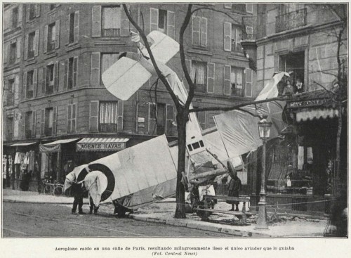 Avion caido en Paris.jpg