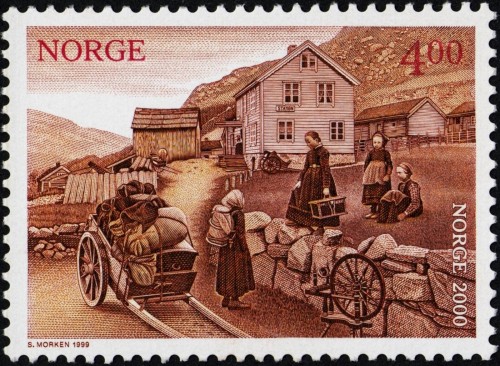 Milenio de Noruega, 1999. Emigración durante el siglo XIX. Sello diseñado y grabado por Sverre Morken, partiendo de la fotografía de Axel Theodor Lindahl. Impresión combinada en calcografía y offset