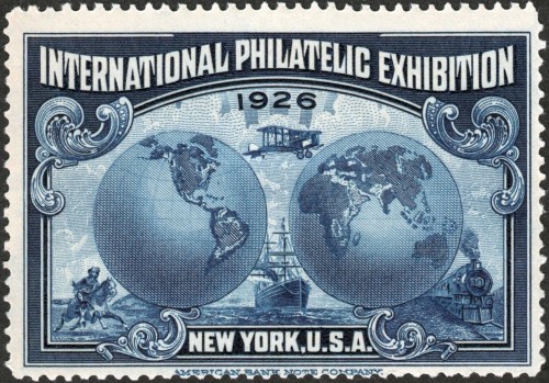 Viñeta calcográfica confeccionada por la American Bank Note en 1926 para la Exhibición Filatélica Internacional en Nueva York. Imagen grabada por William F. Ford, grabando las volutas del marco Carroll Stanley Mabie (1894-1944), que estuvo 30 años al servicio de la compañía neoyorquina