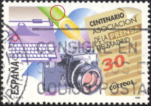 3363 Línea ondulada en la pluma y mancha azul en la maquina de es.jpg