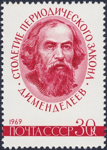 Unión Soviética, 1969, 100 Años de la tabla periódica de Dmitri Ivánovich Mendeléyev. Sello diseñado por Valery Pimenov y grabado por Tatyana Nikitina; impresión en calcografía. Este sello apareció originariamente en una hojita
