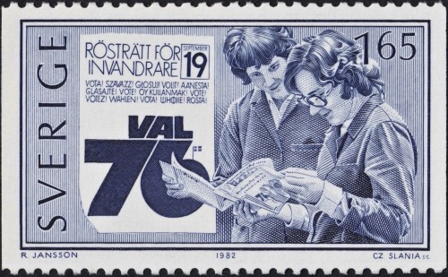 Suecia, 1982, Vida en común (derecho al voto municipal de los extranjeros residentes). Sello diseñado y grabado por Czeslaw Slania, tomando como base la fotografía anterior de Roland Jansson. Impresión en calcografía