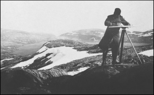 Fotografía de 1907 utilizada por Morken en el diseño de su primer sello, grabado enseguida con vigor