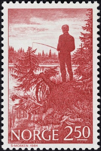 Noruega, 1984; Pesca aficionada. Pesca en agua dulce en el lago de Trillingtjerna (Krokskogen). Sello diseñado y grabado por Sverre Morken, utilizando en el proceso inicial de concepción gráfica una fotografía de Dag Kjelsaas. Impresión en calcografía