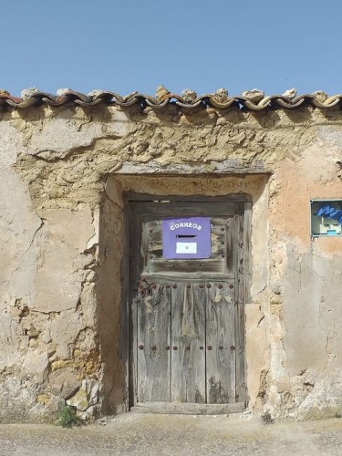 Buzon de correos de la oficina de Las Zomas -Cuenca-.jpg