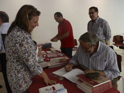 Firma del Libro &quot;Un genio olvidado&quot; por Agustin R. Rodríguez