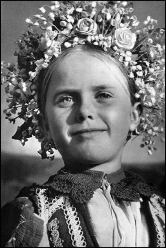 Fotografía de Juliana Stašová, obra de K. Plick, utilizada por Igor Piačka en el proceso de diseño del sello