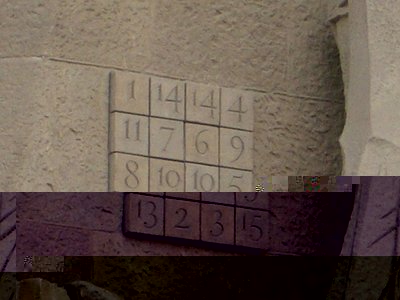 Cabala masonica en el frontal de la Sagrada Familia