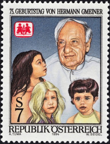 Austria, 1994; Hermann Gmeiner. Sello grabado por Wolfgang Seidel tras el diseño de Adolf Tuma. Impresión mixta en huecograbado y calcografía