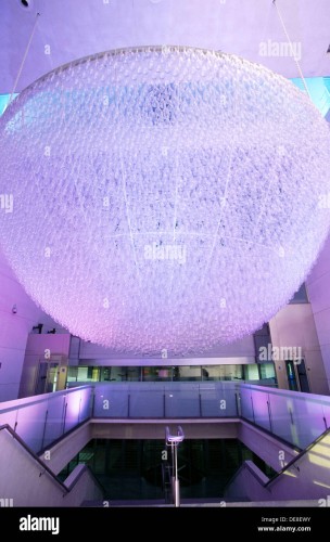 un-pedazo-de-cielo-cristalizado-por-javier-perez-2001-artium-centro-museo-vasco-de-arte-contemporaneo-vitoria-alava-de8ewy.jpg