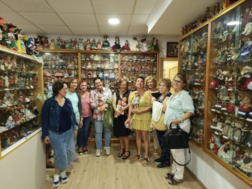 visita muñecas-grupo.jpg